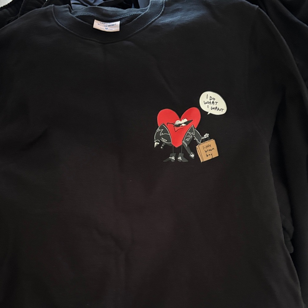 Bloomingdale's Black Crew Neck Sweater with Heart Graphic